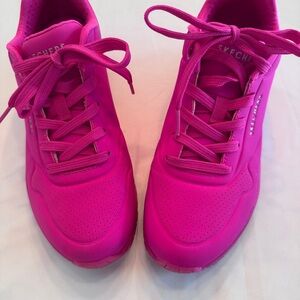 Skechers 7.5 Women's Fuchsia Pink Sneakers